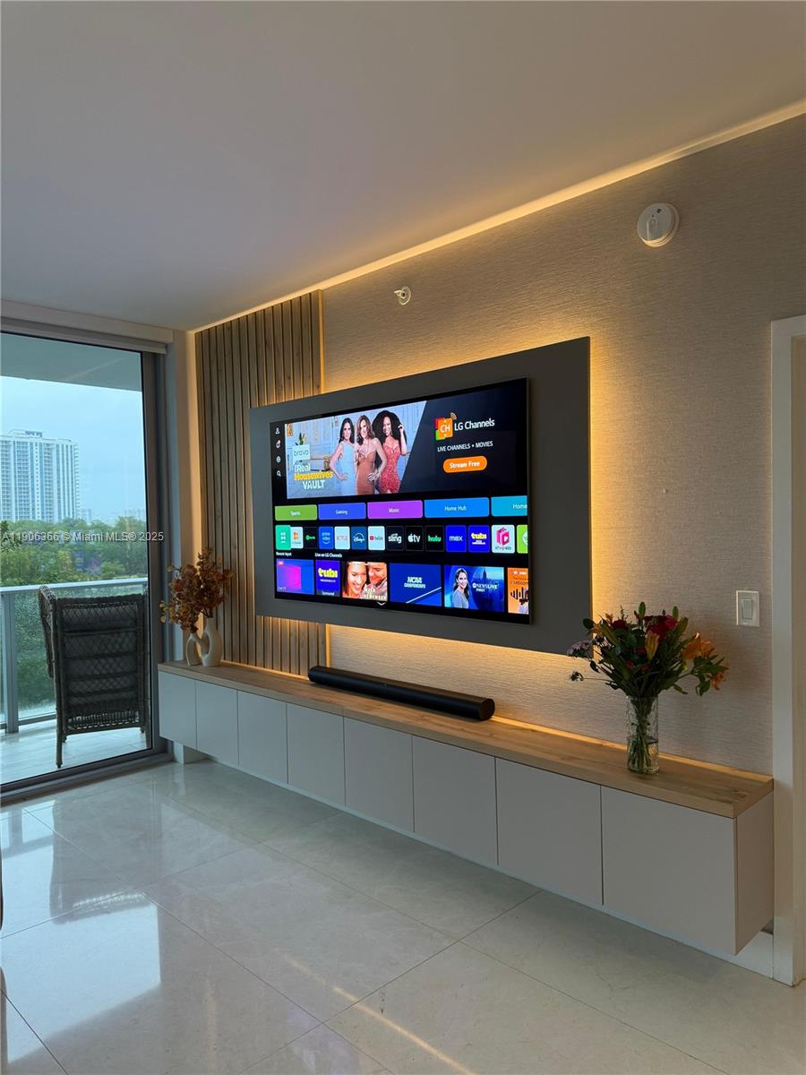 THE HARBOUR NORTH CONDO - Residential Lease