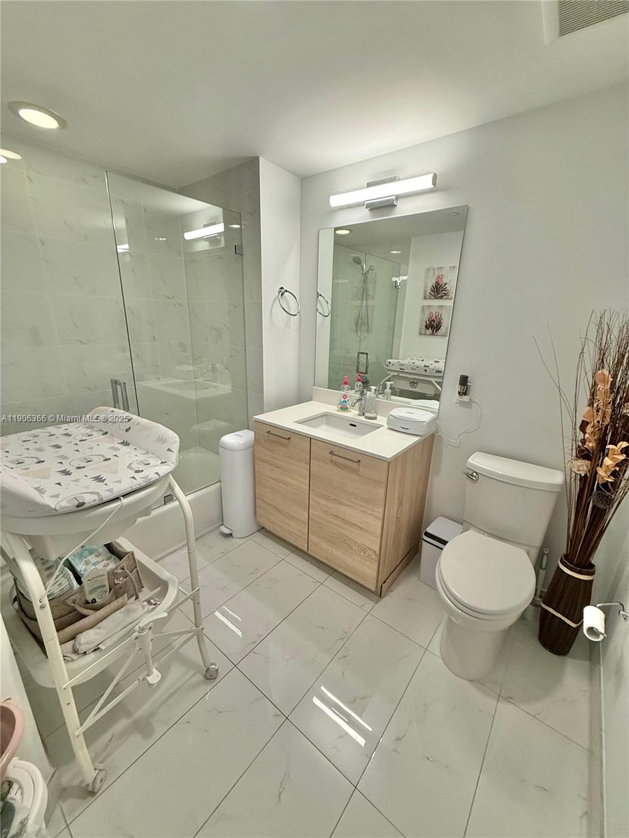 THE HARBOUR NORTH CONDO - Residential Lease