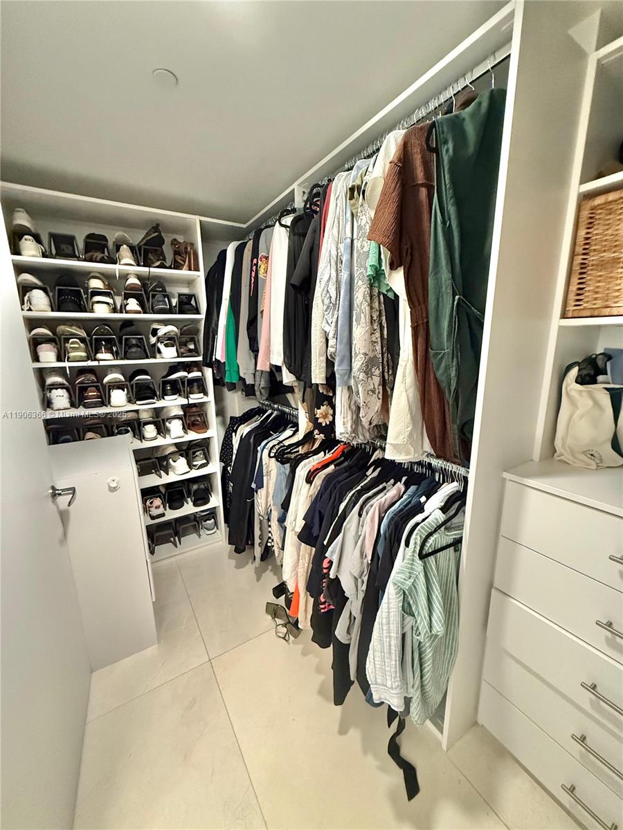 THE HARBOUR NORTH CONDO - Residential Lease