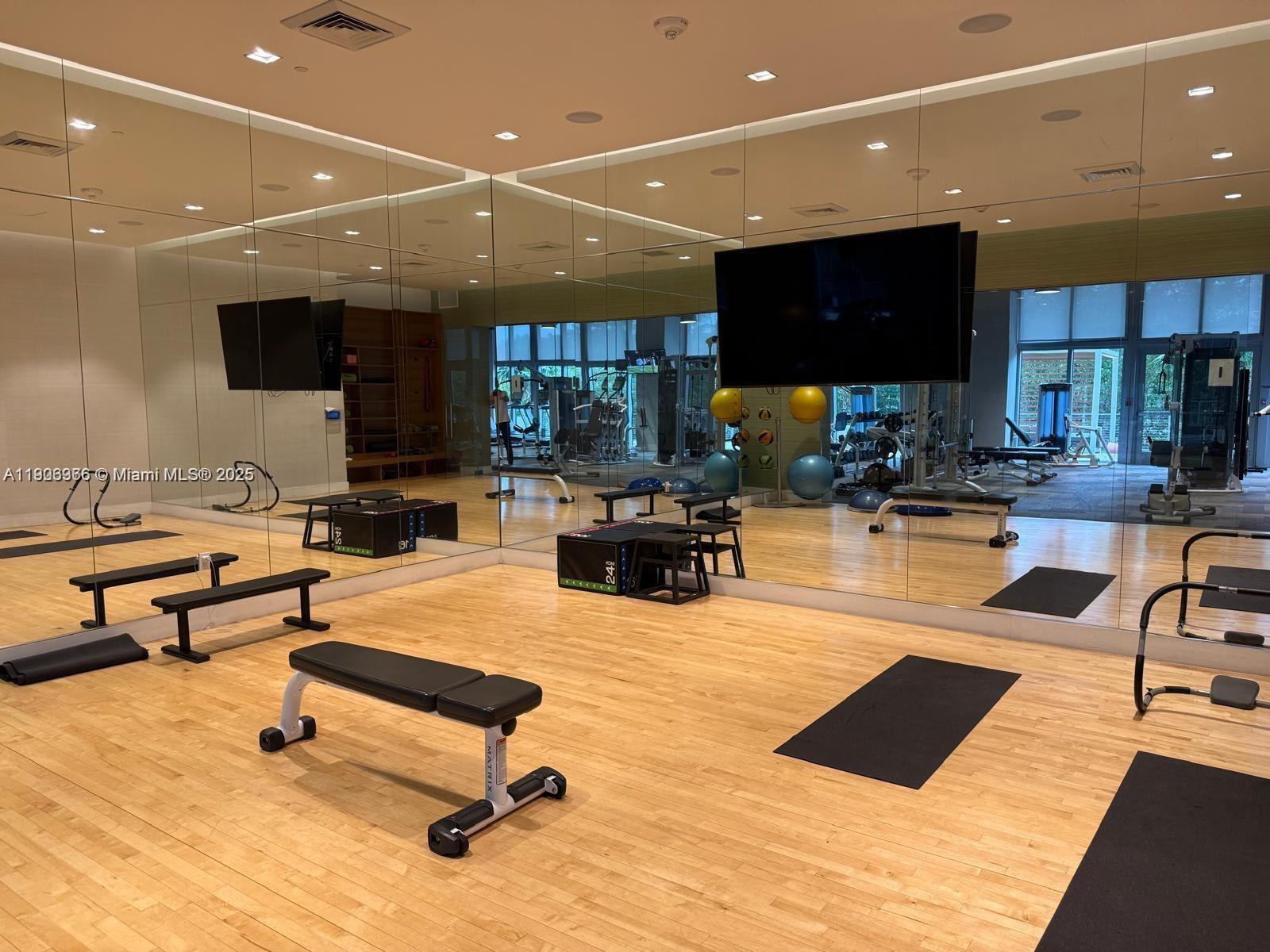 THE HARBOUR NORTH CONDO - Residential Lease