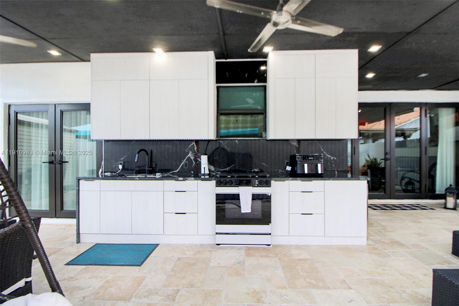 FLORIDA TROPICAL ESTATES - Residential