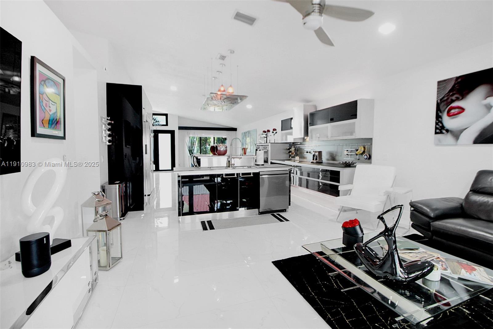 FLORIDA TROPICAL ESTATES - Residential