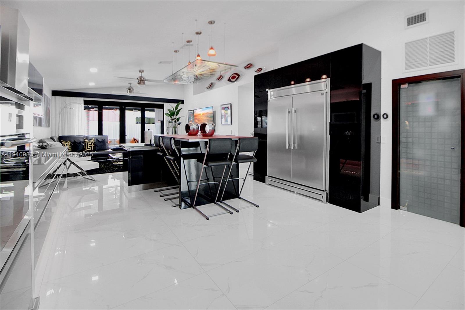 FLORIDA TROPICAL ESTATES - Residential