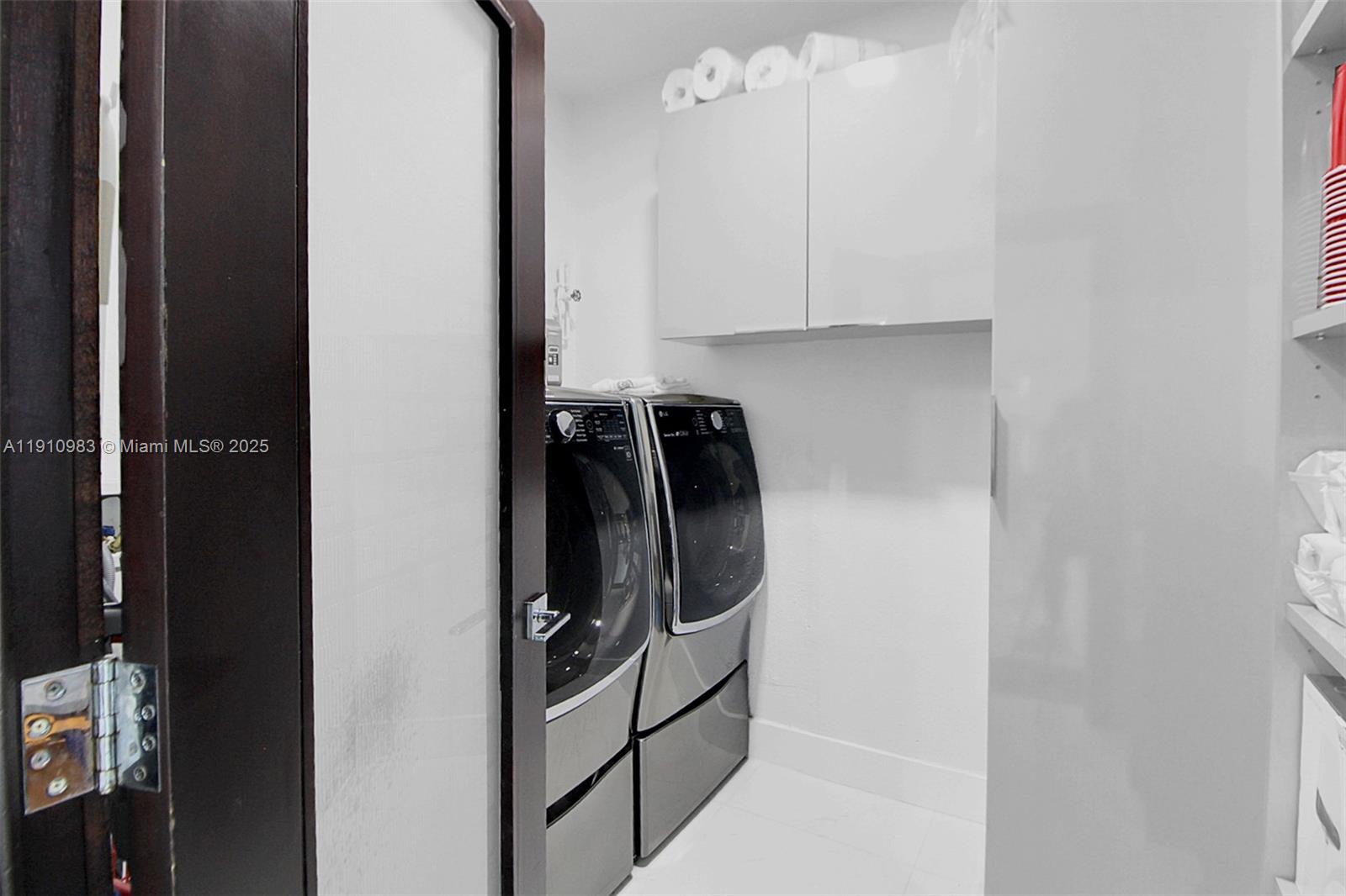 FLORIDA TROPICAL ESTATES - Residential