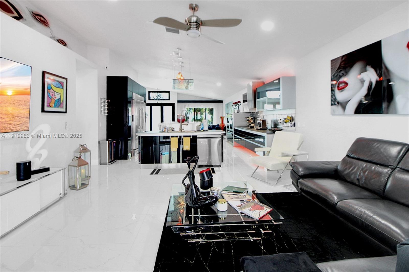 FLORIDA TROPICAL ESTATES - Residential