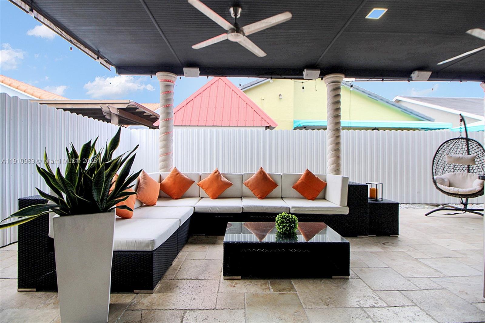 FLORIDA TROPICAL ESTATES - Residential