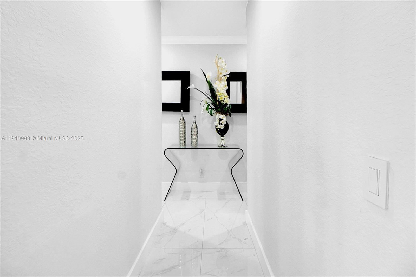 FLORIDA TROPICAL ESTATES - Residential