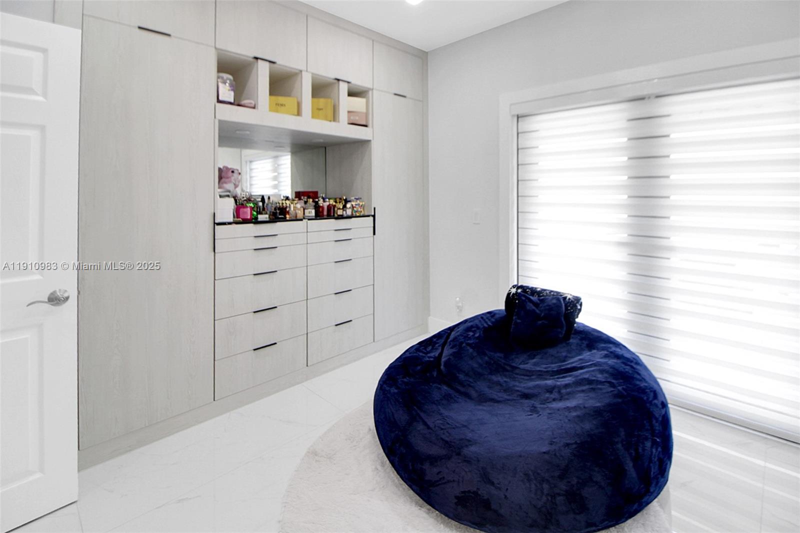 FLORIDA TROPICAL ESTATES - Residential