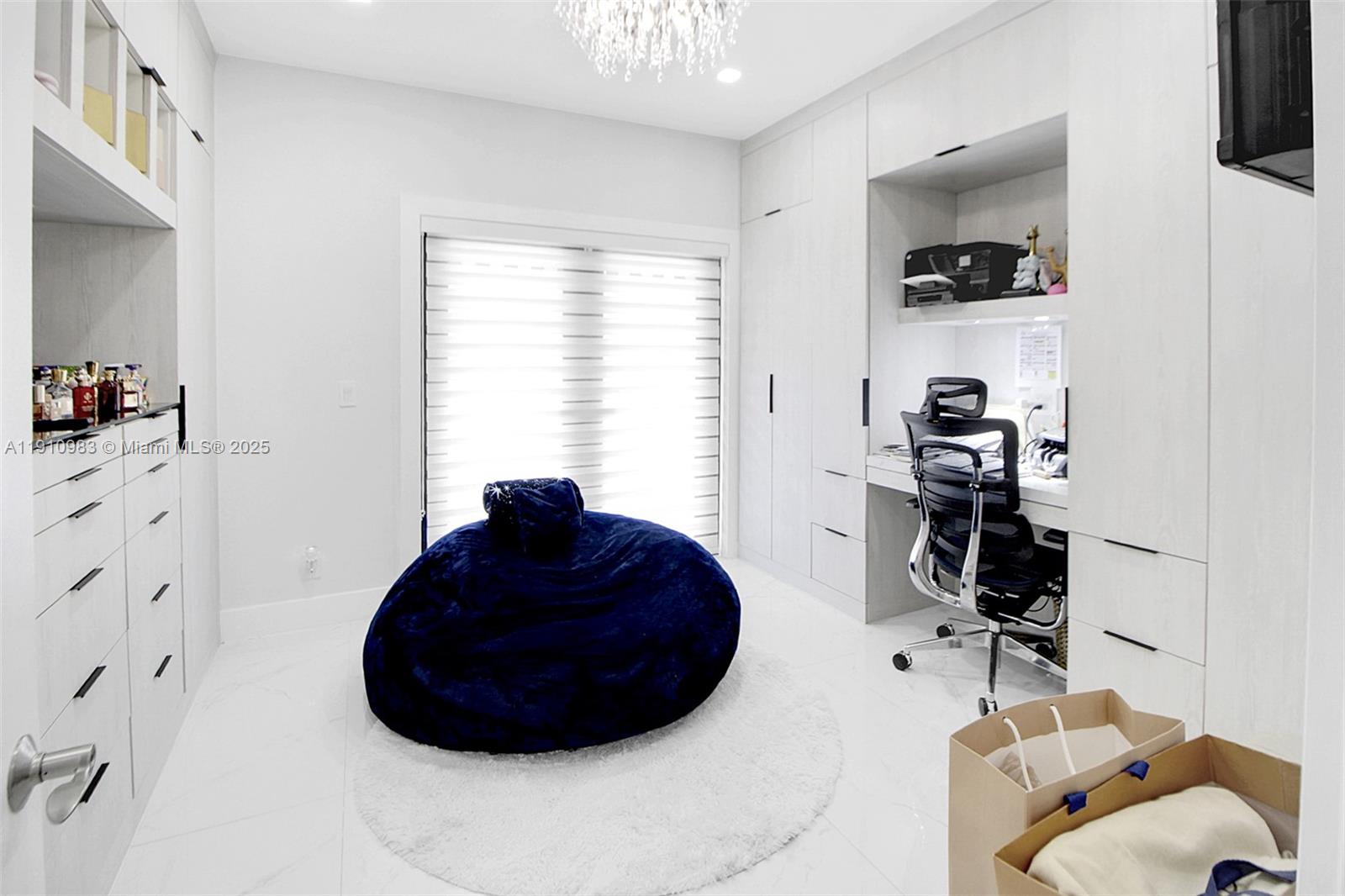 FLORIDA TROPICAL ESTATES - Residential