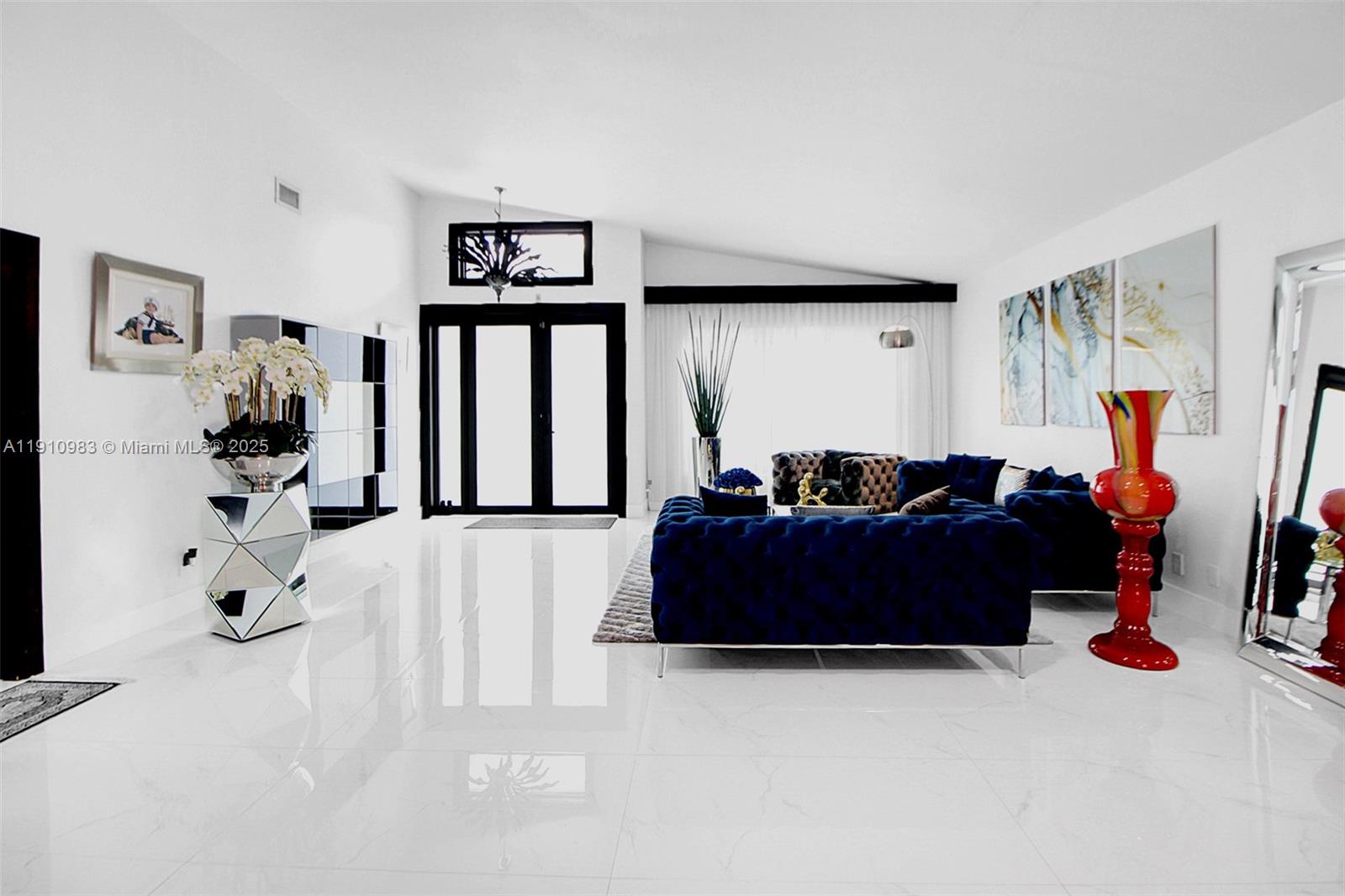 FLORIDA TROPICAL ESTATES - Residential