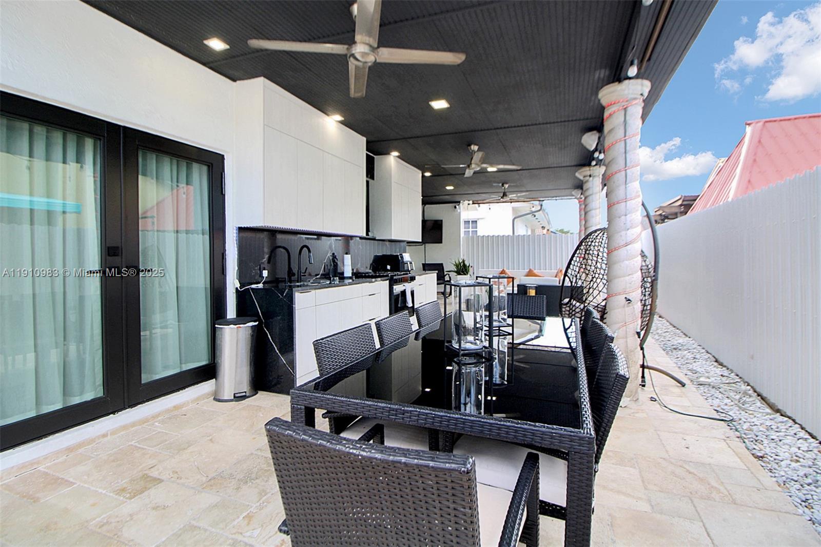 FLORIDA TROPICAL ESTATES - Residential