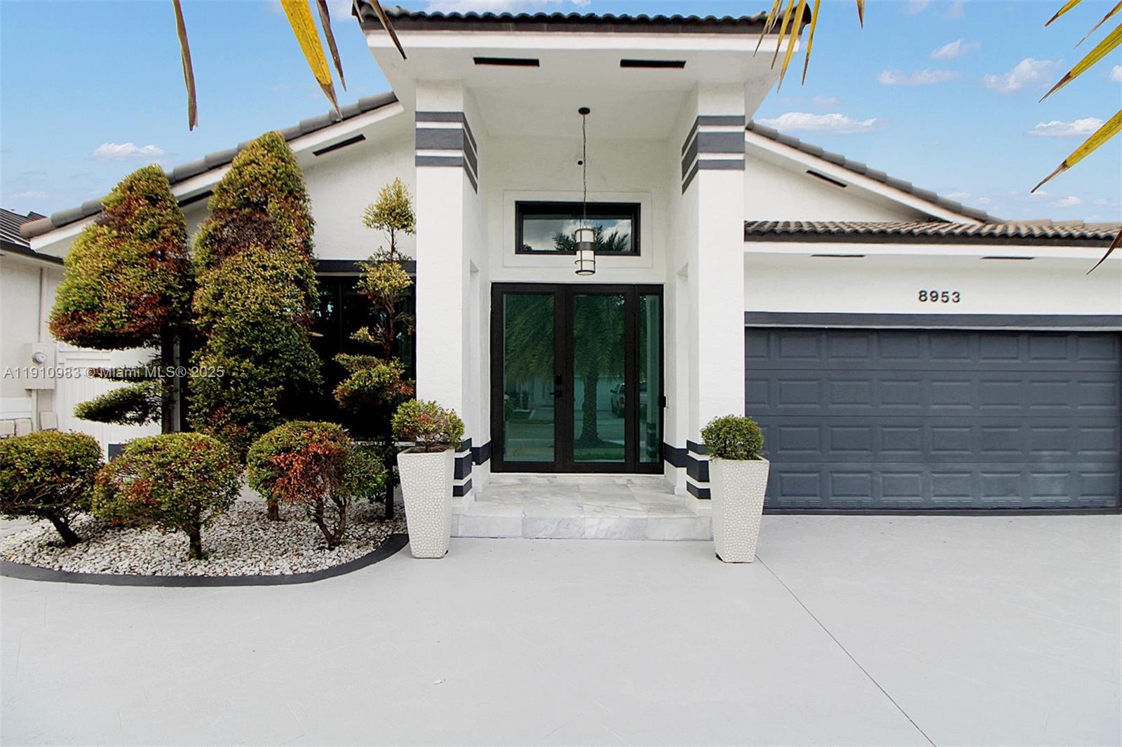 FLORIDA TROPICAL ESTATES - Residential