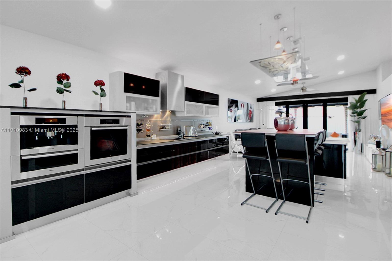 FLORIDA TROPICAL ESTATES - Residential