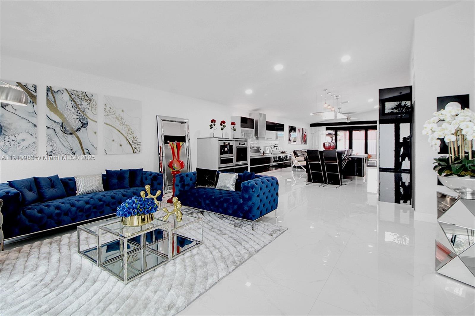 FLORIDA TROPICAL ESTATES - Residential