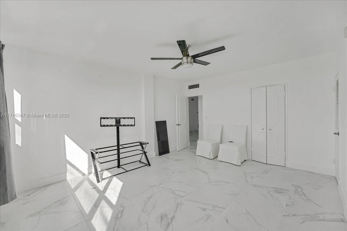 LONDON TOWERS CONDO - Residential