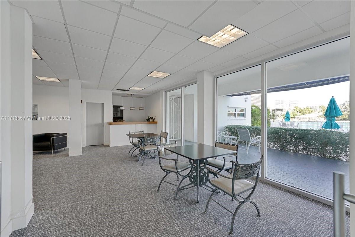 LONDON TOWERS CONDO - Residential