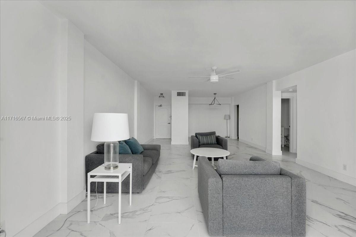 LONDON TOWERS CONDO - Residential