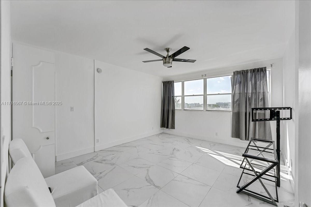 LONDON TOWERS CONDO - Residential