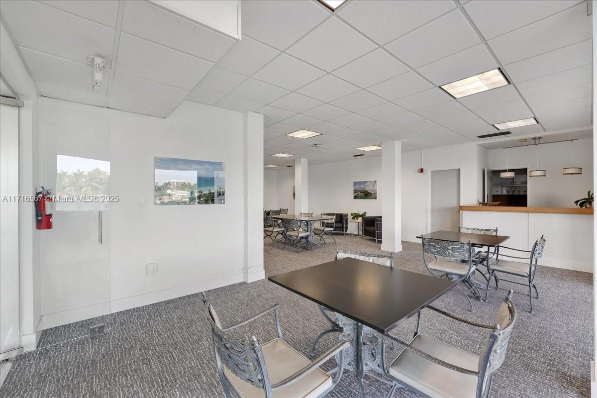 LONDON TOWERS CONDO - Residential