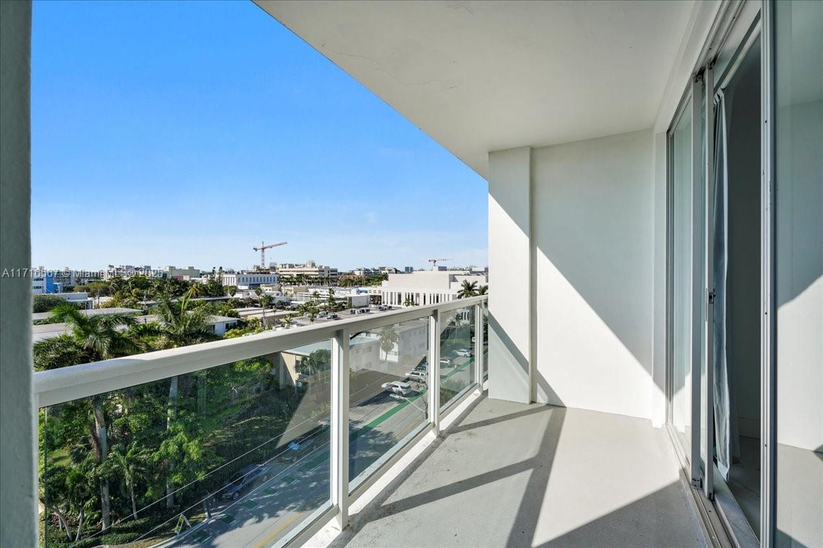 LONDON TOWERS CONDO - Residential