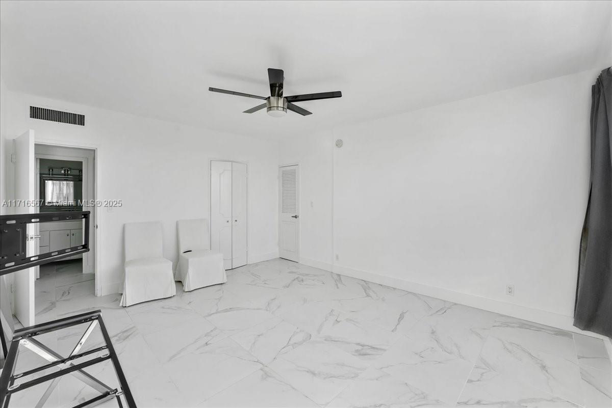 LONDON TOWERS CONDO - Residential