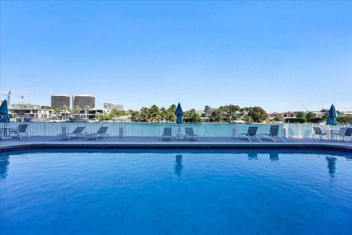 LONDON TOWERS CONDO - Residential