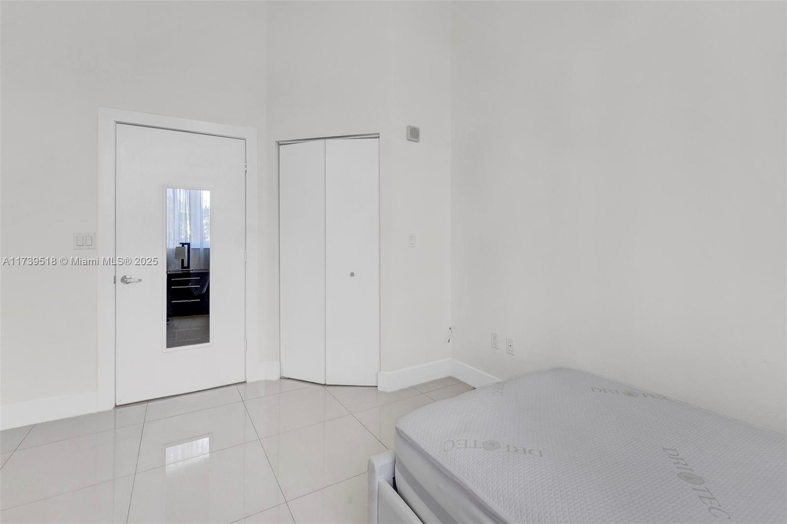 VENTURE AT AVENTURA EAST - Residential