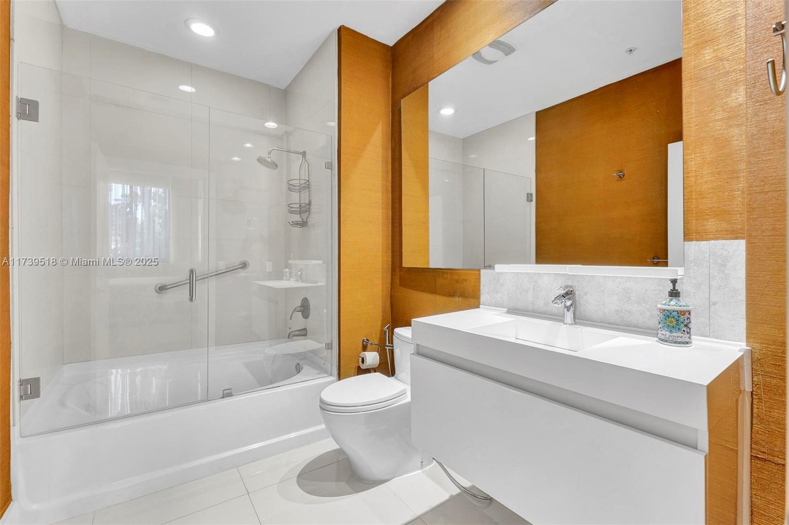 VENTURE AT AVENTURA EAST - Residential