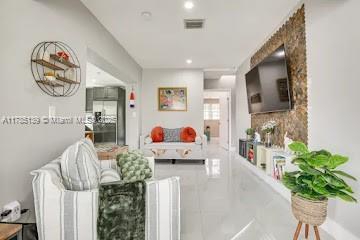 1237 SW 28th St