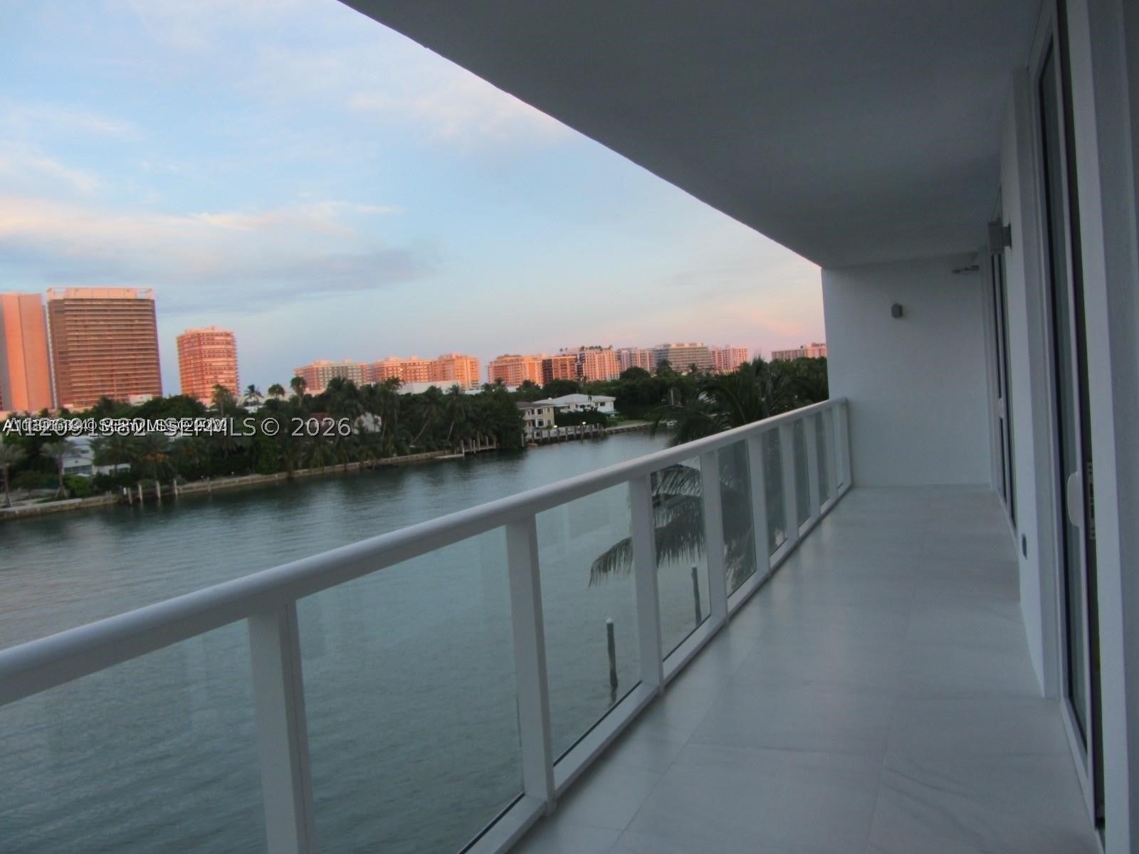 9821 E Bay Harbor Dr 703