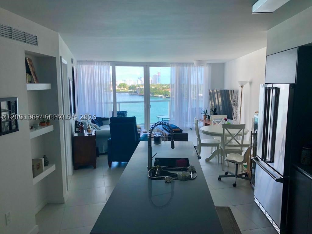 9821 E Bay Harbor Dr 703