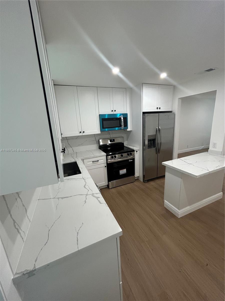 808 Sw 15th Ave, Fort Lauderdale, Broward County, Florida - 3 Bedrooms  
2 Bathrooms - 