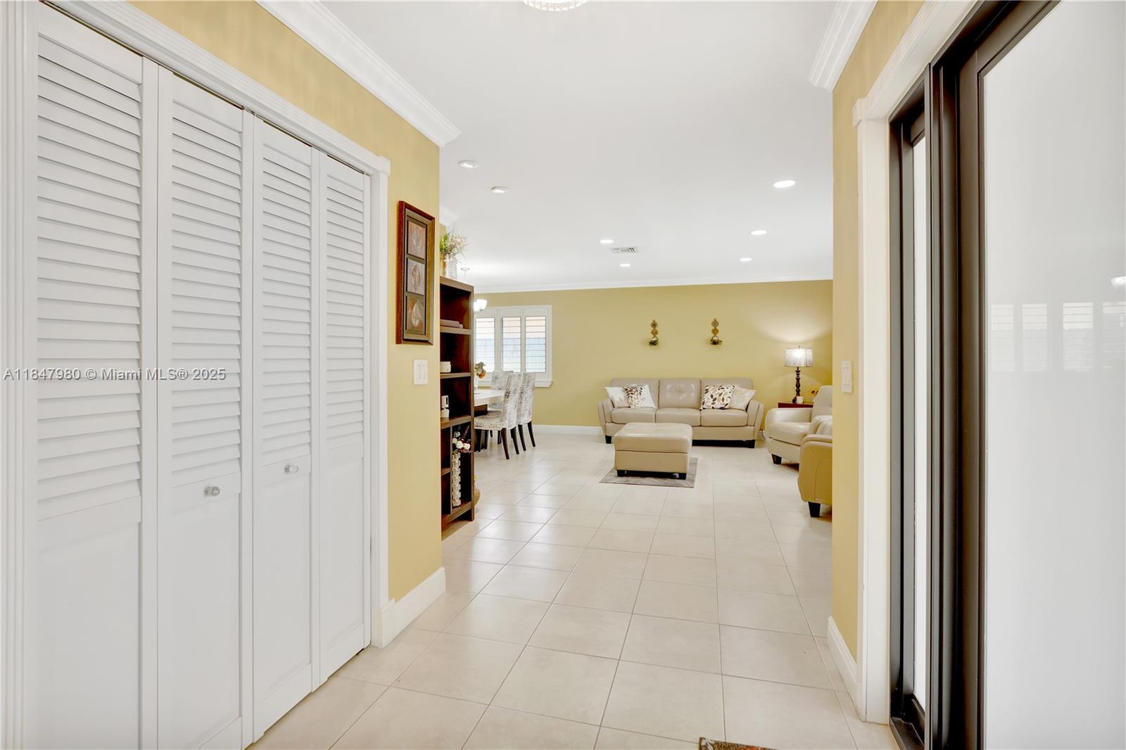 6851 S Miami Lakeway