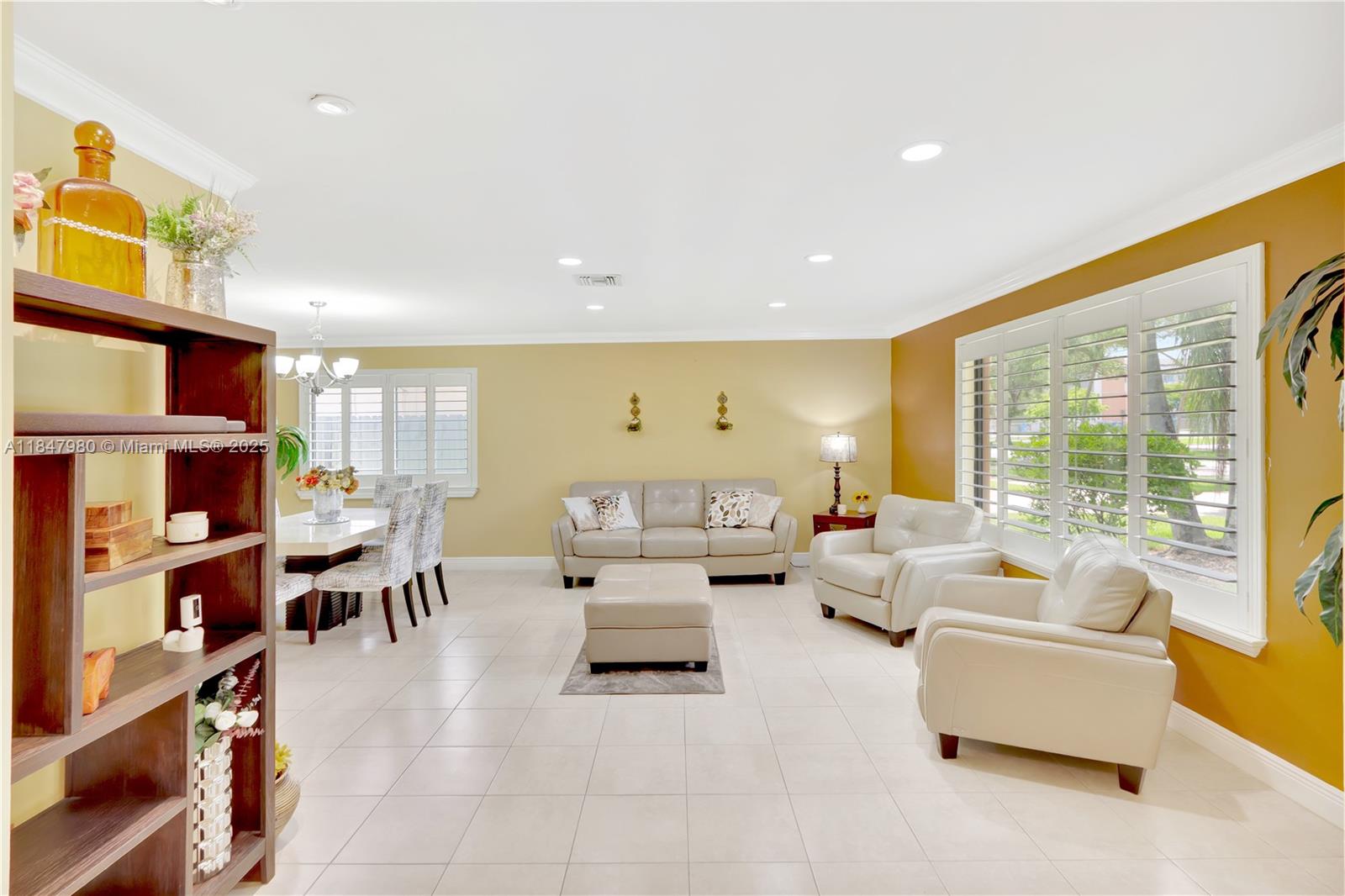 6851 S Miami Lakeway