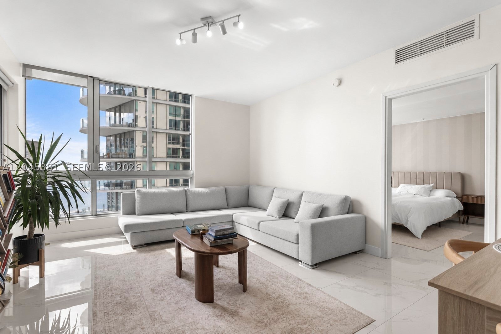 300 S Biscayne Blvd T-2806