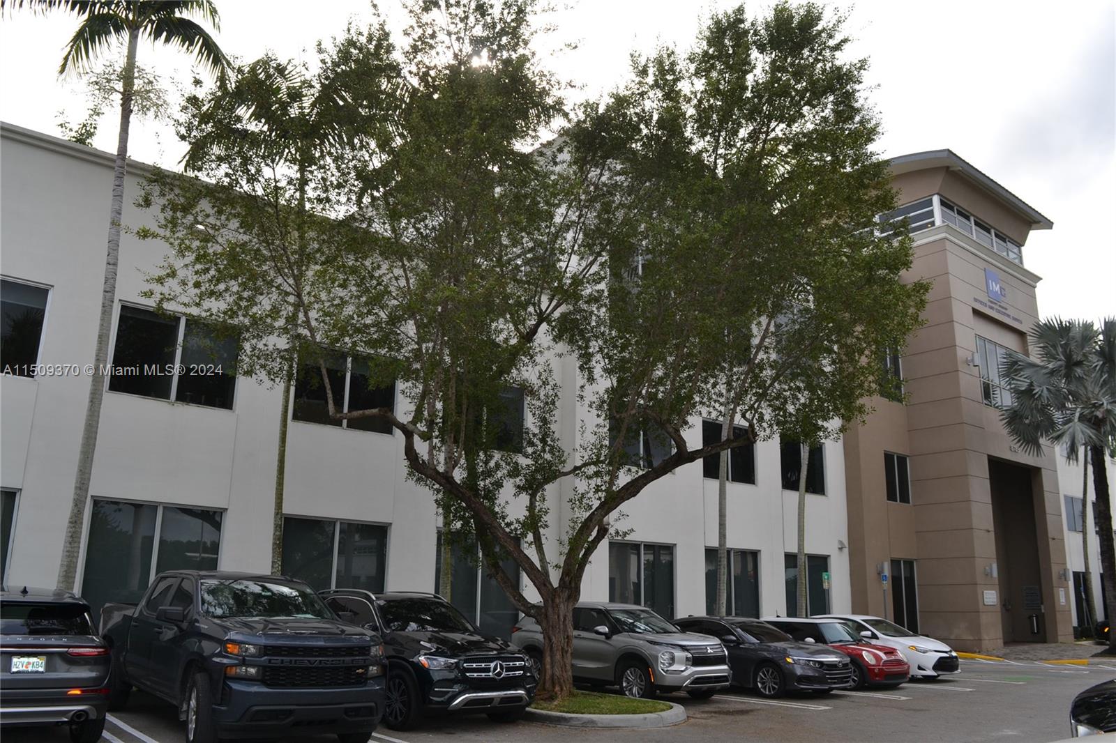 Opportunity to lease part or all of this wonderful office space located on the second floor of the Kendall Professional Center. Total leasable square footage is 2262, at just under $35 a foot, this property feature's a reception room, kitchen, private offices and a conference room. Whether you take all or just some of the space, this is a wonderful opportunity in the heart of West Kendall.