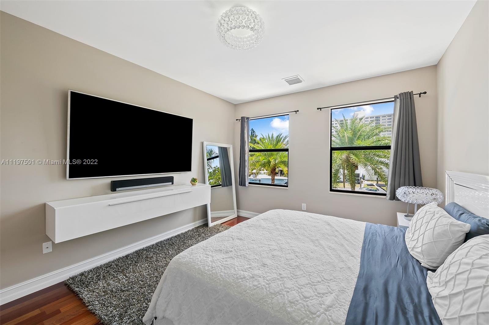 SEVEN ISLES - LAS OLAS - Residential