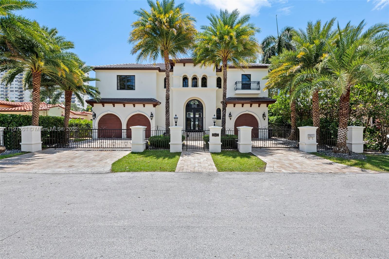 SEVEN ISLES - LAS OLAS - Residential