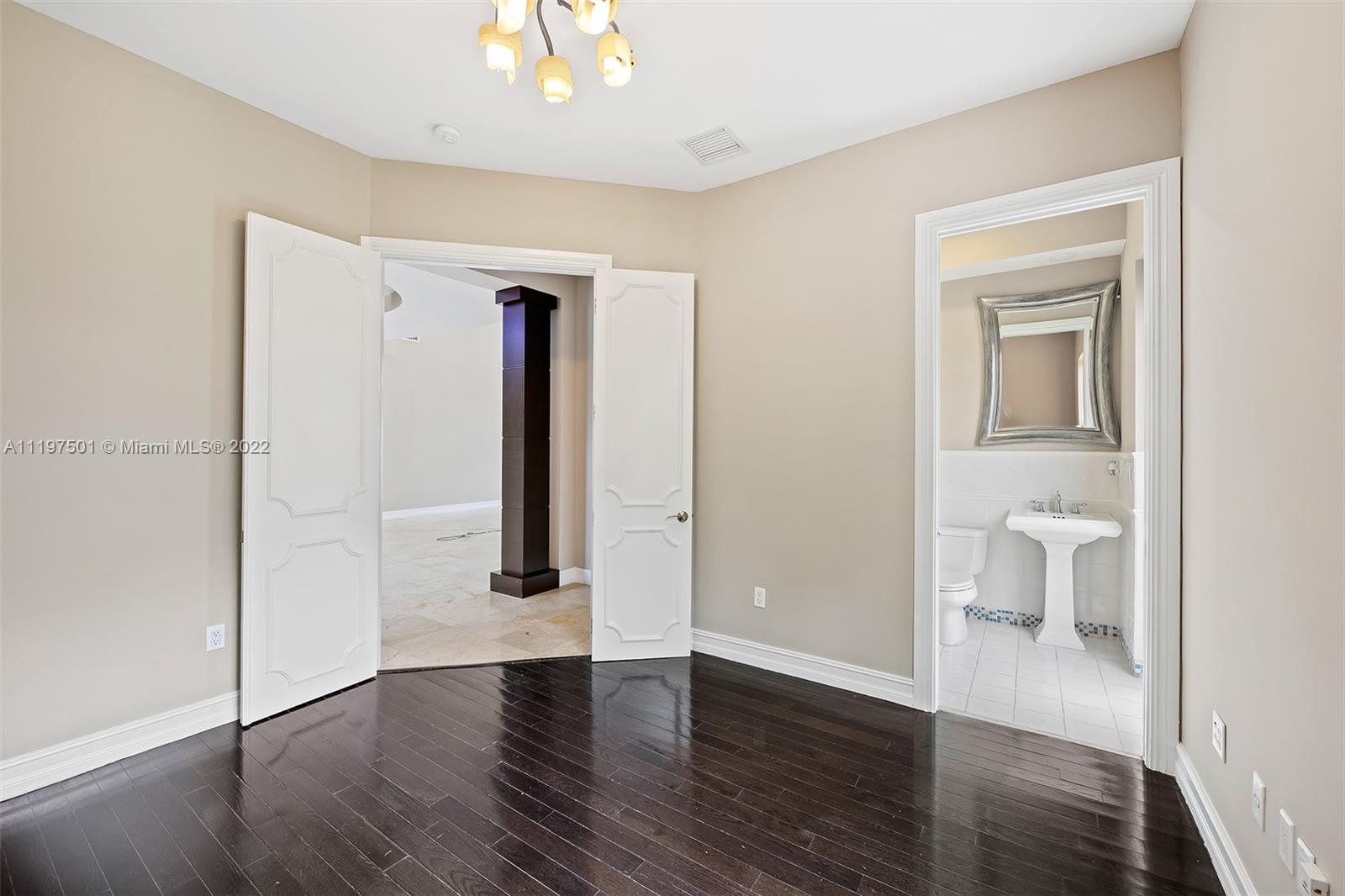 SEVEN ISLES - LAS OLAS - Residential