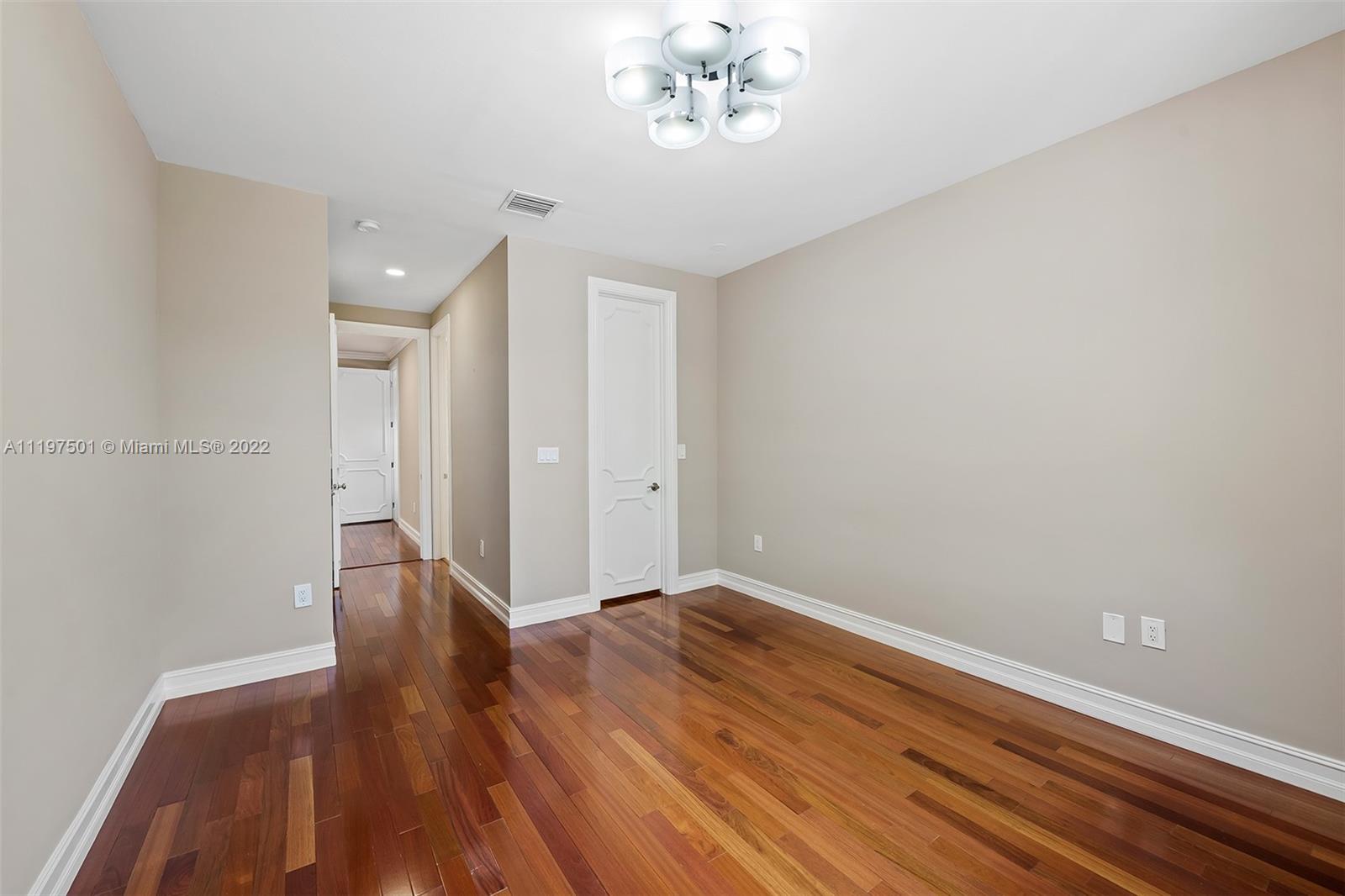 SEVEN ISLES - LAS OLAS - Residential