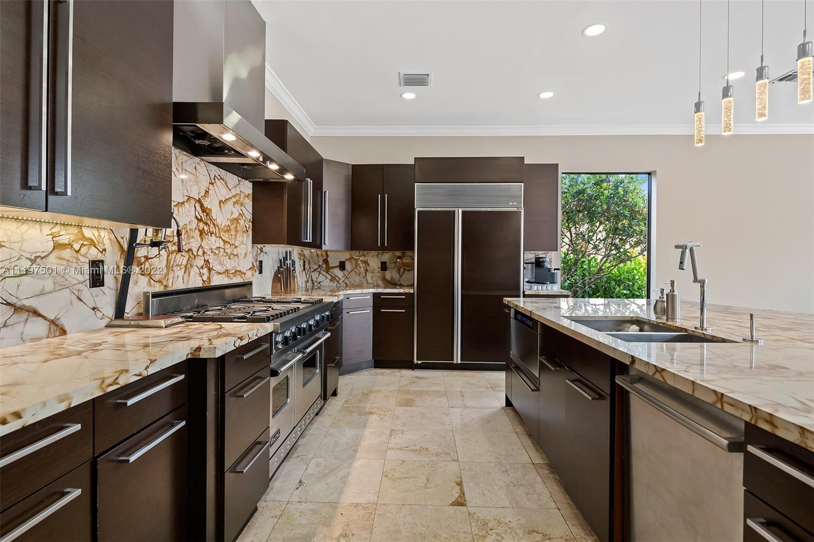 SEVEN ISLES - LAS OLAS - Residential