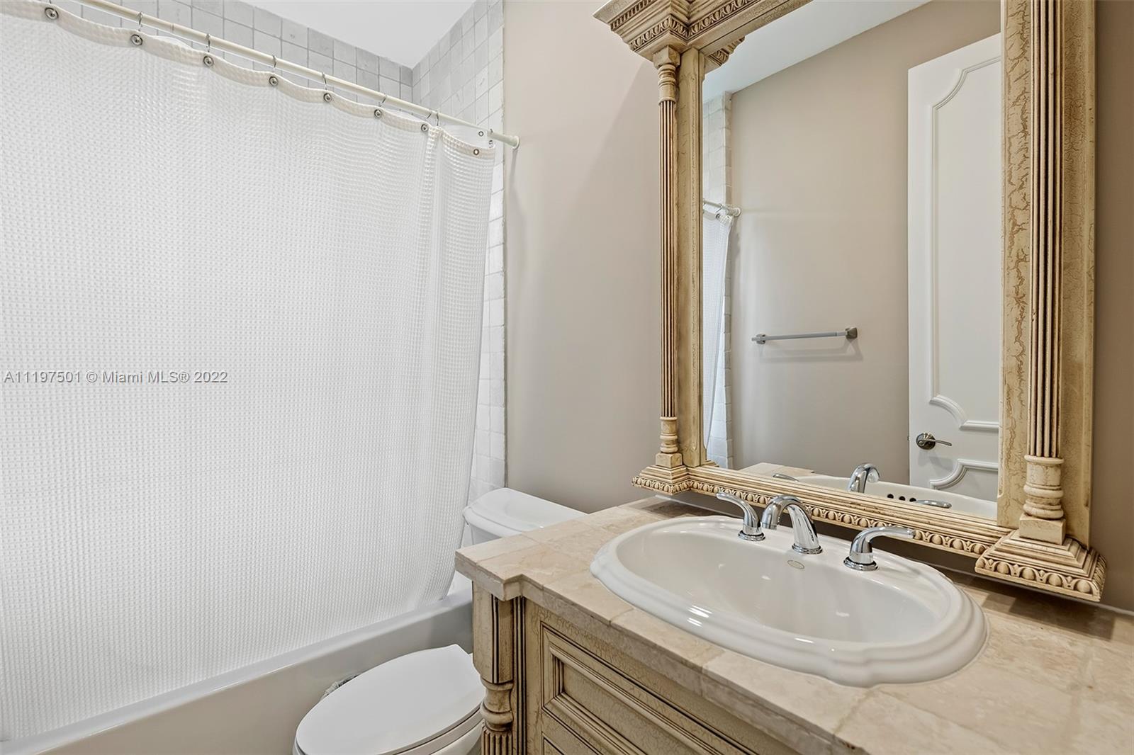 SEVEN ISLES - LAS OLAS - Residential