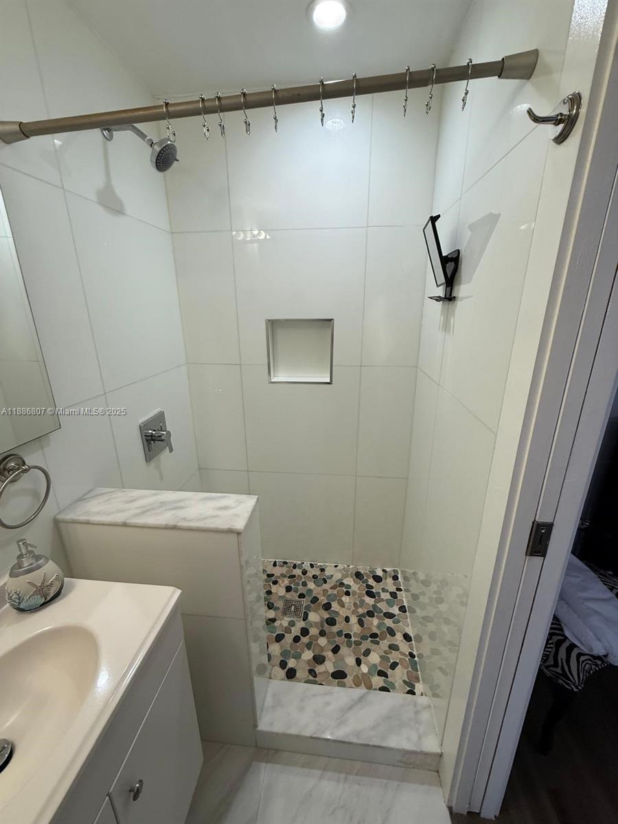 73 NW 30th St 1