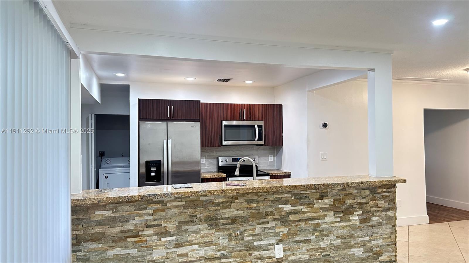 CORAL HEIGHTS SEC 2 - Residential Lease