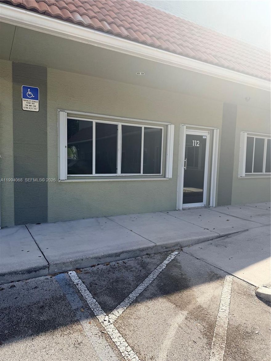 Well-located, Central Broward, off Commercial (easy access to 95 and Florida's turnpike)  office / warehouse combination; currently configured with adjoining mirror image space (also available separately or in combination).  As a single unit the space offers an office / showroom space with in unit bathroom.  The warehouse features 20' ceiling height and 12' door.  Need more space? Easy! Adjoining unit 111 features mirror image of 112. Extremely well-maintained office park.  Excellent local responsive landlord. Immediate  occupancy.  Ideal for office, showroom, and service-based businesses.