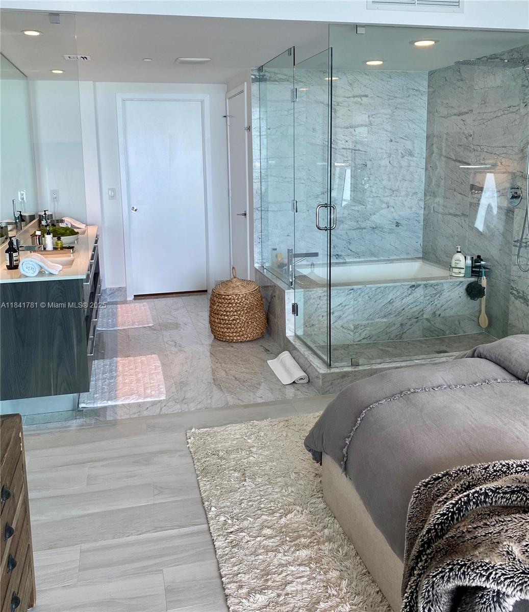 ONE PARAISO CONDO - Residential