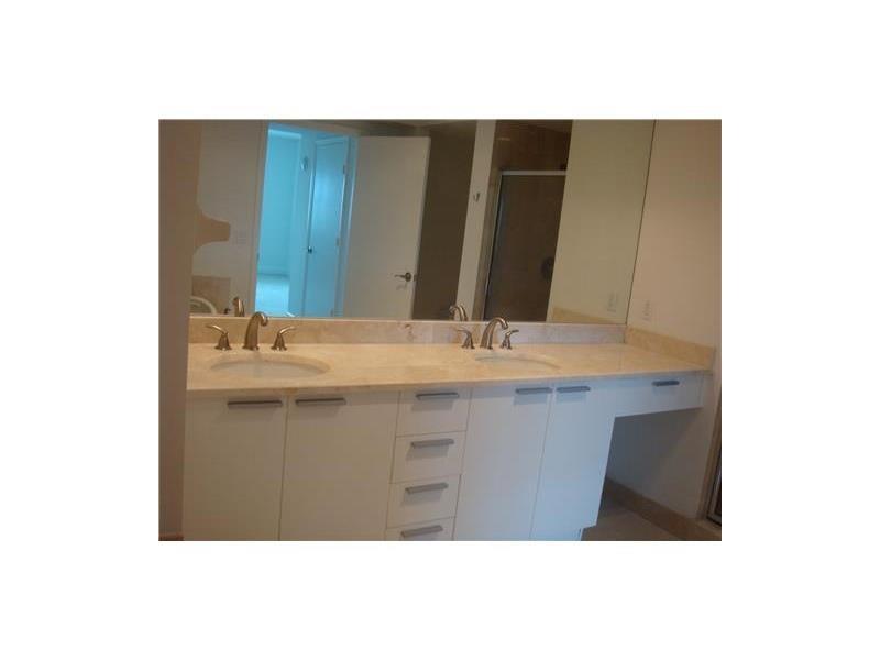 THE OAKS I CONDO - Residential Lease