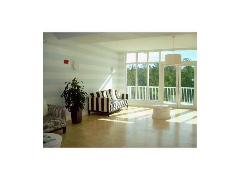 THE OAKS I CONDO - Residential Lease