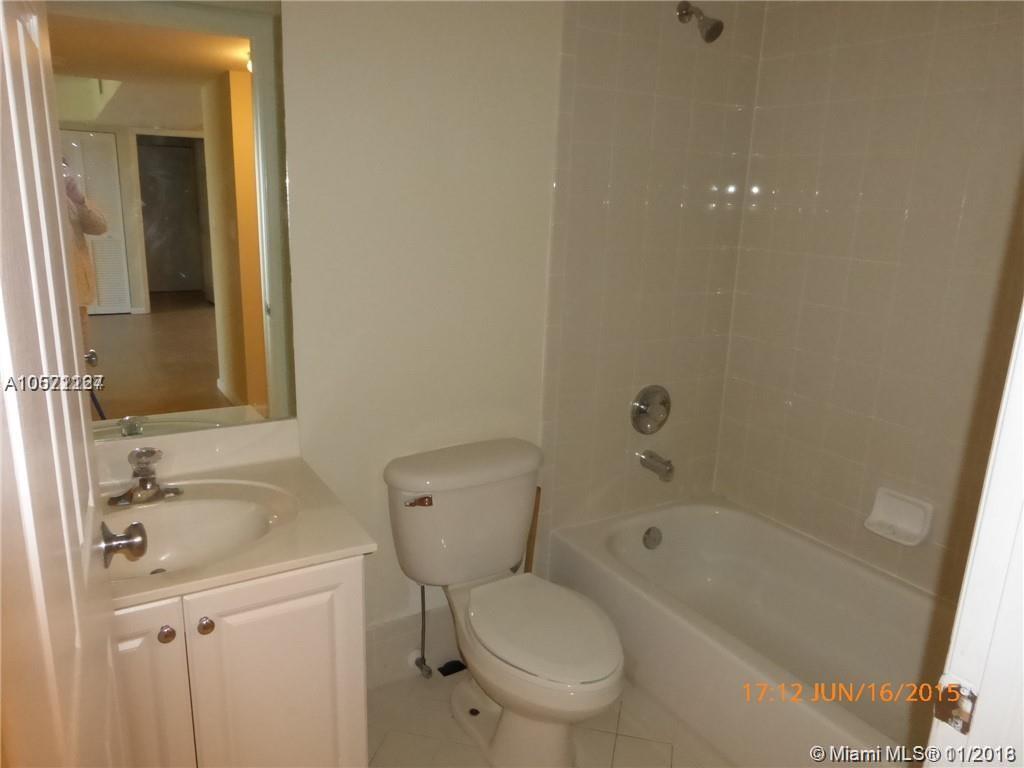 SHERIDAN BEACH CLUB NO 3 - Residential Lease