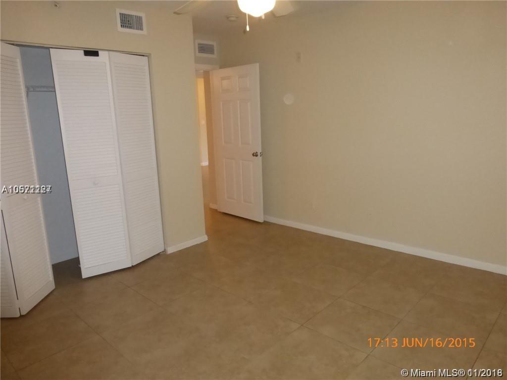SHERIDAN BEACH CLUB NO 3 - Residential Lease